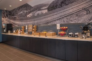Free daily buffet breakfast 