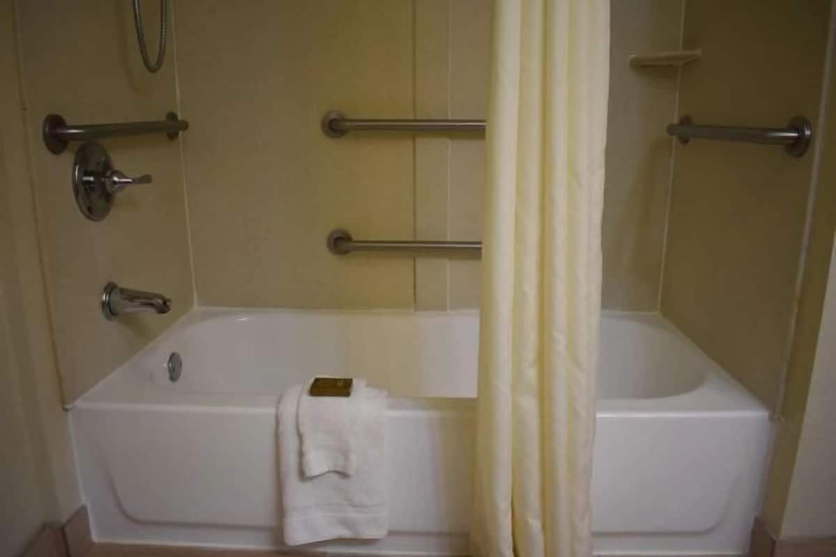 Ensemble douche/baignoire, articles de toilette écologiques