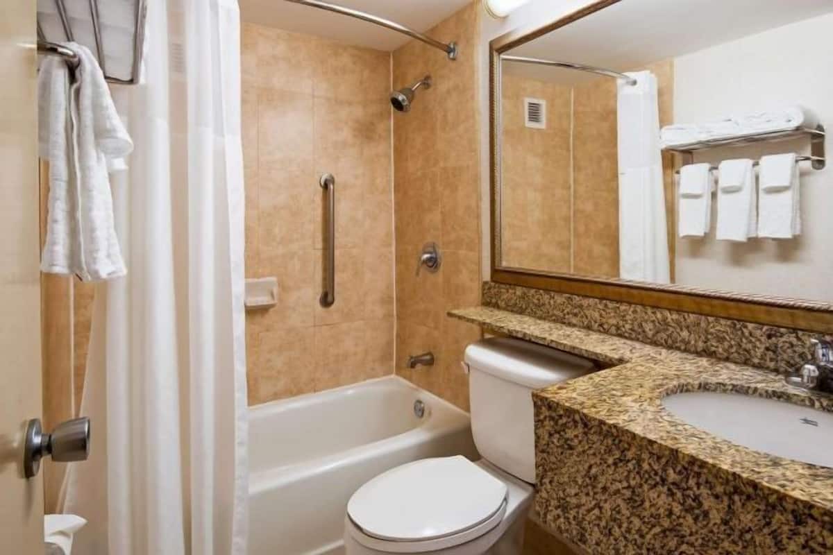 Ensemble douche/baignoire, articles de toilette écologiques