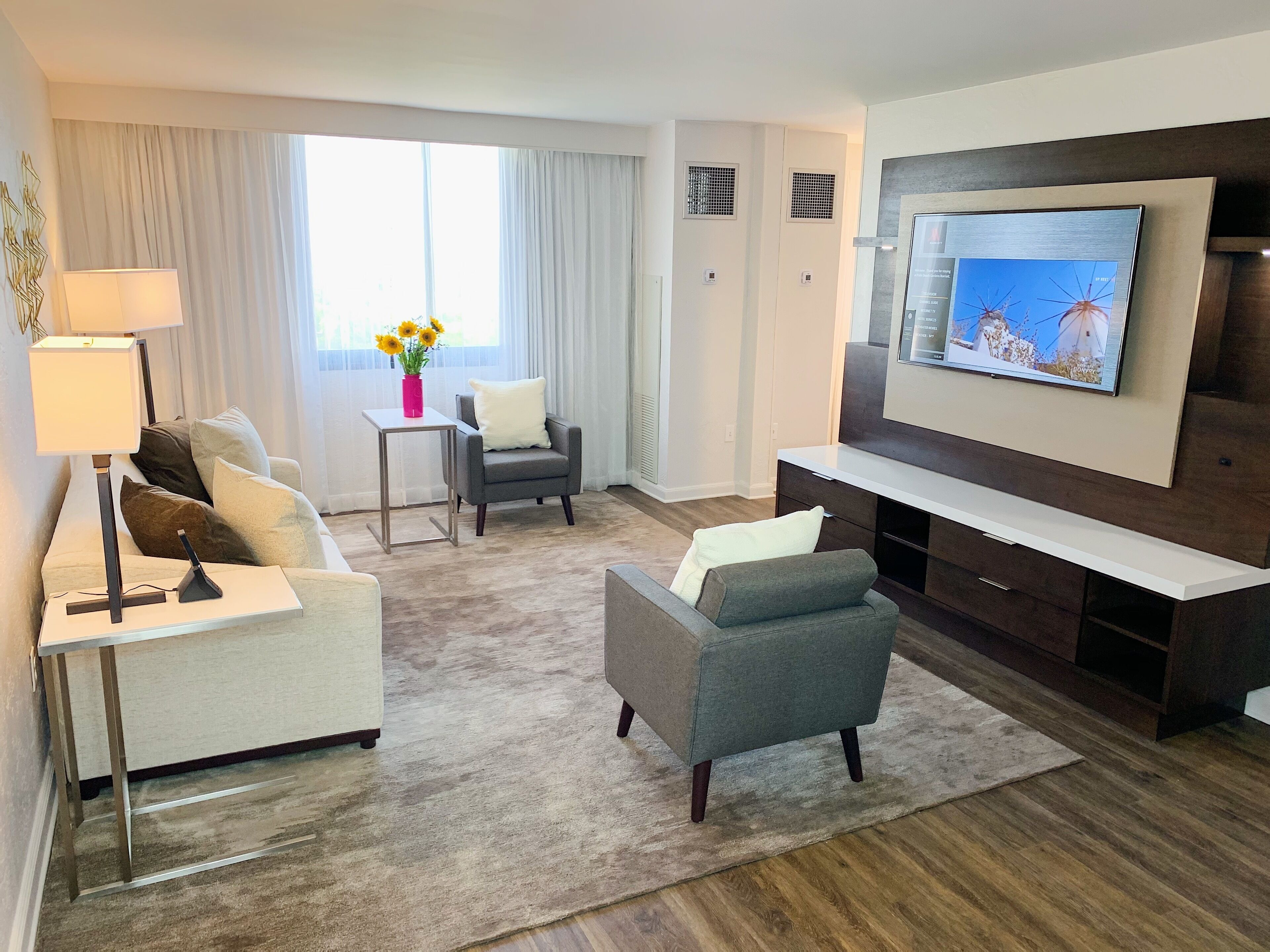 premium bedding, in-room safe, desk, laptop workspace