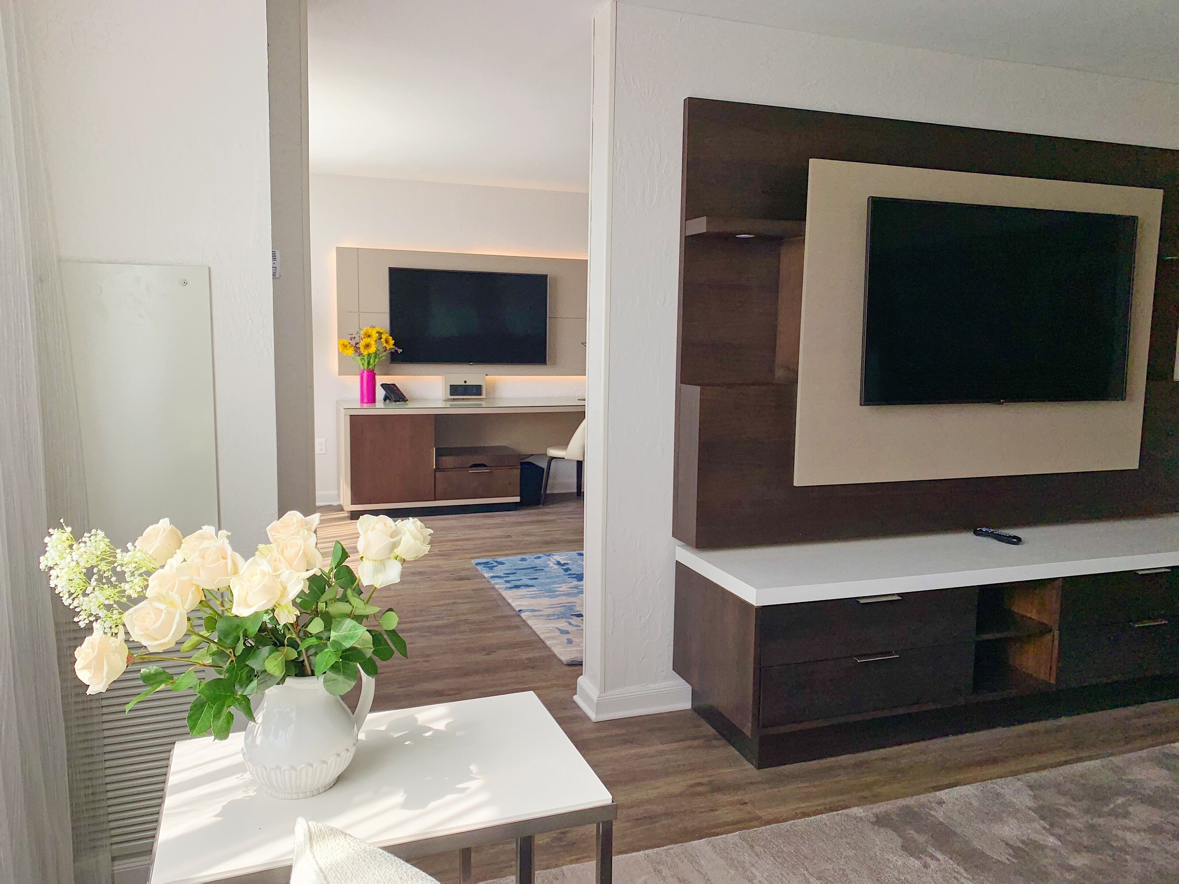 premium bedding, in-room safe, desk, laptop workspace