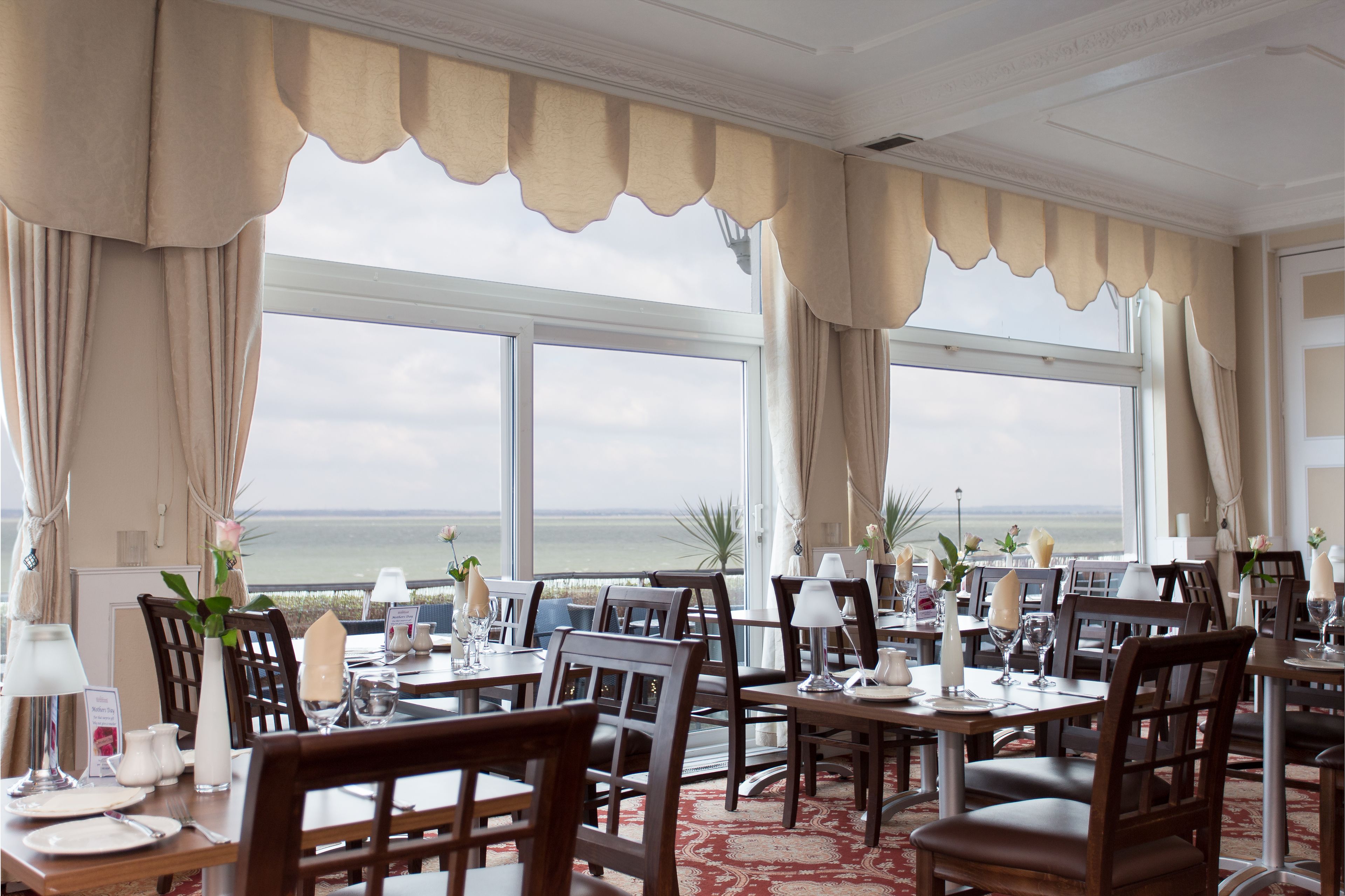 lunch and dinner served