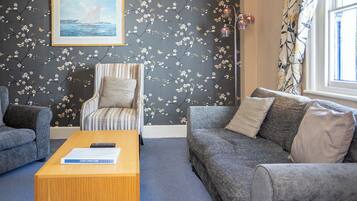 Suite,1 King Bed, Non Smoking, Sea View | Living area | Flat-screen TV