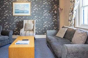 Suite,1 King Bed, Non Smoking, Sea View | Living area | 33-inch flat-screen TV with satellite channels, TV