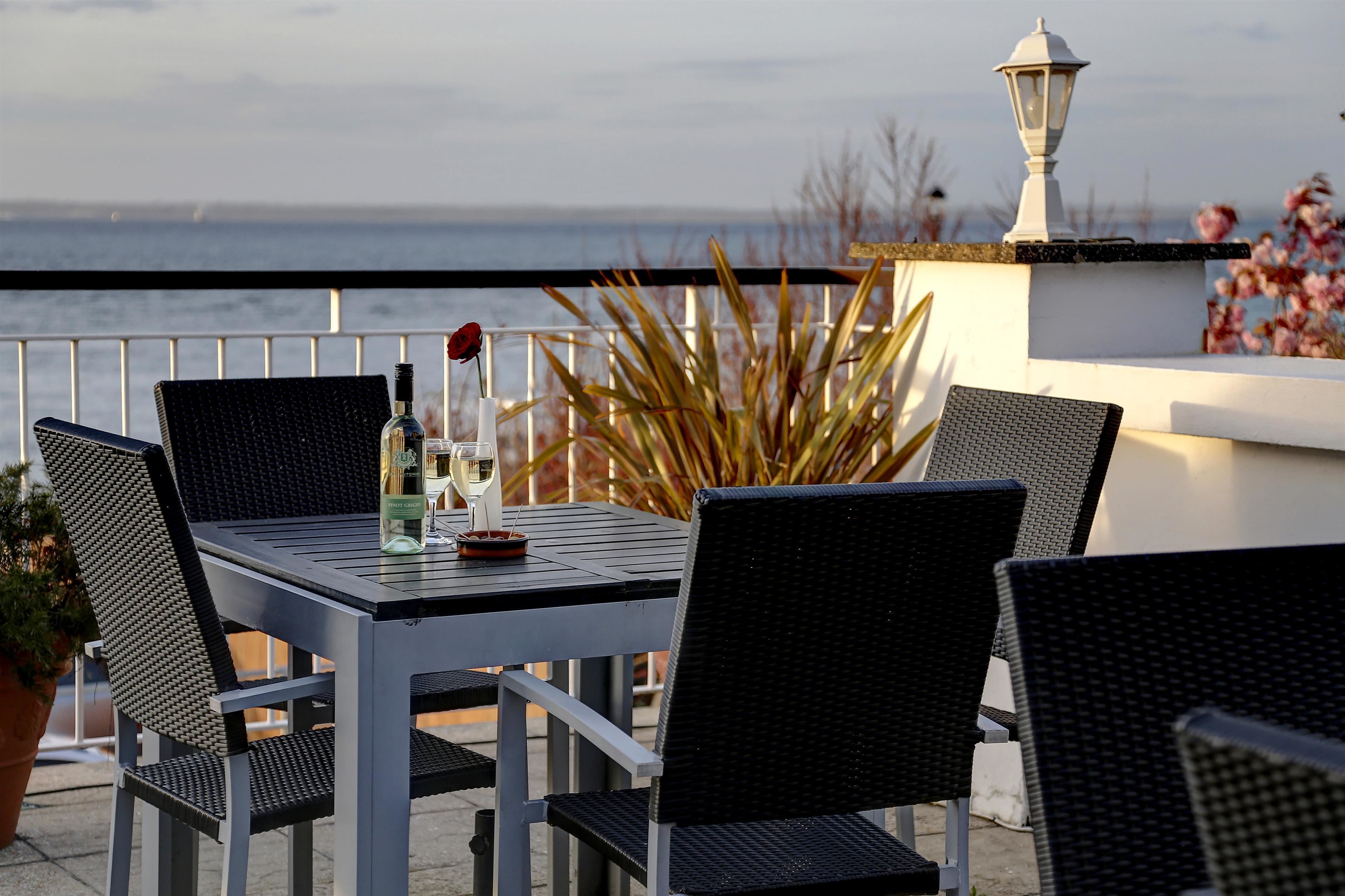 lunch and dinner served