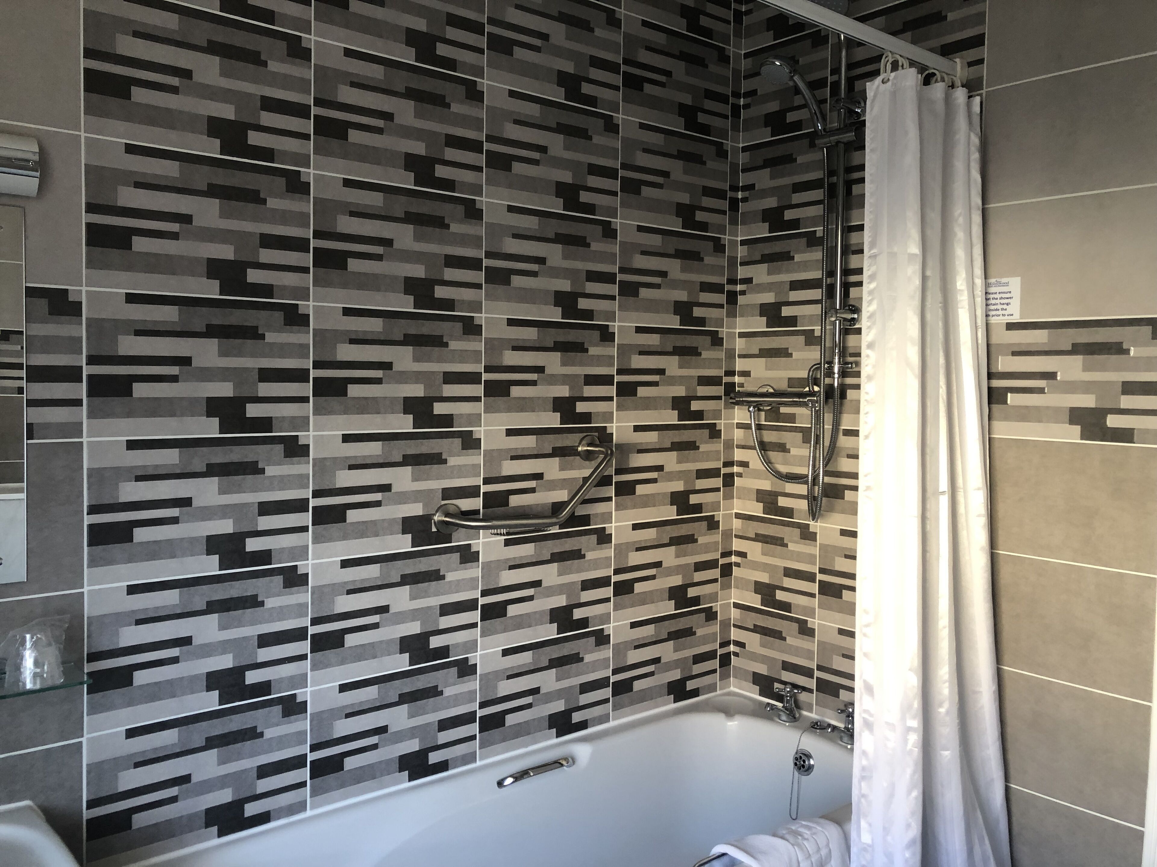 suite, 1 king bed, non smoking | bathroom | free toiletries, hair dryer, towels