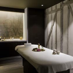 Couples treatment rooms, body treatments, deep-tissue massages