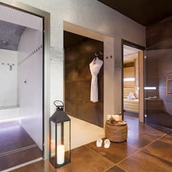 Couples treatment room(s), body treatments, deep-tissue massages