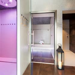 Couples treatment rooms, body treatments, deep-tissue massages