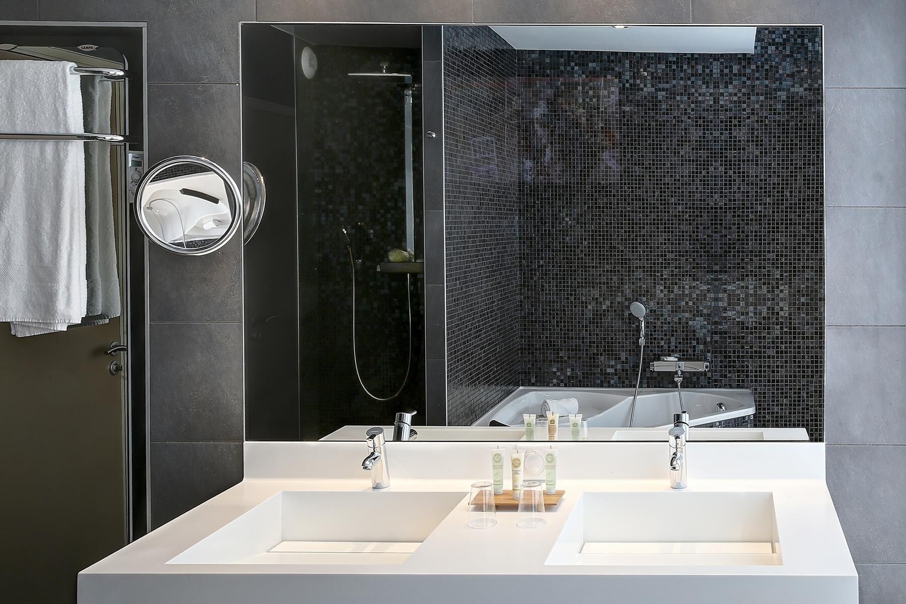 junior suite, 1 queen bed (twin bed on request) | bathroom | shower, free toiletries, hair dryer, bathrobes