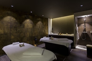 Salle de soins pour les couples, soins du corps, massage en profondeur