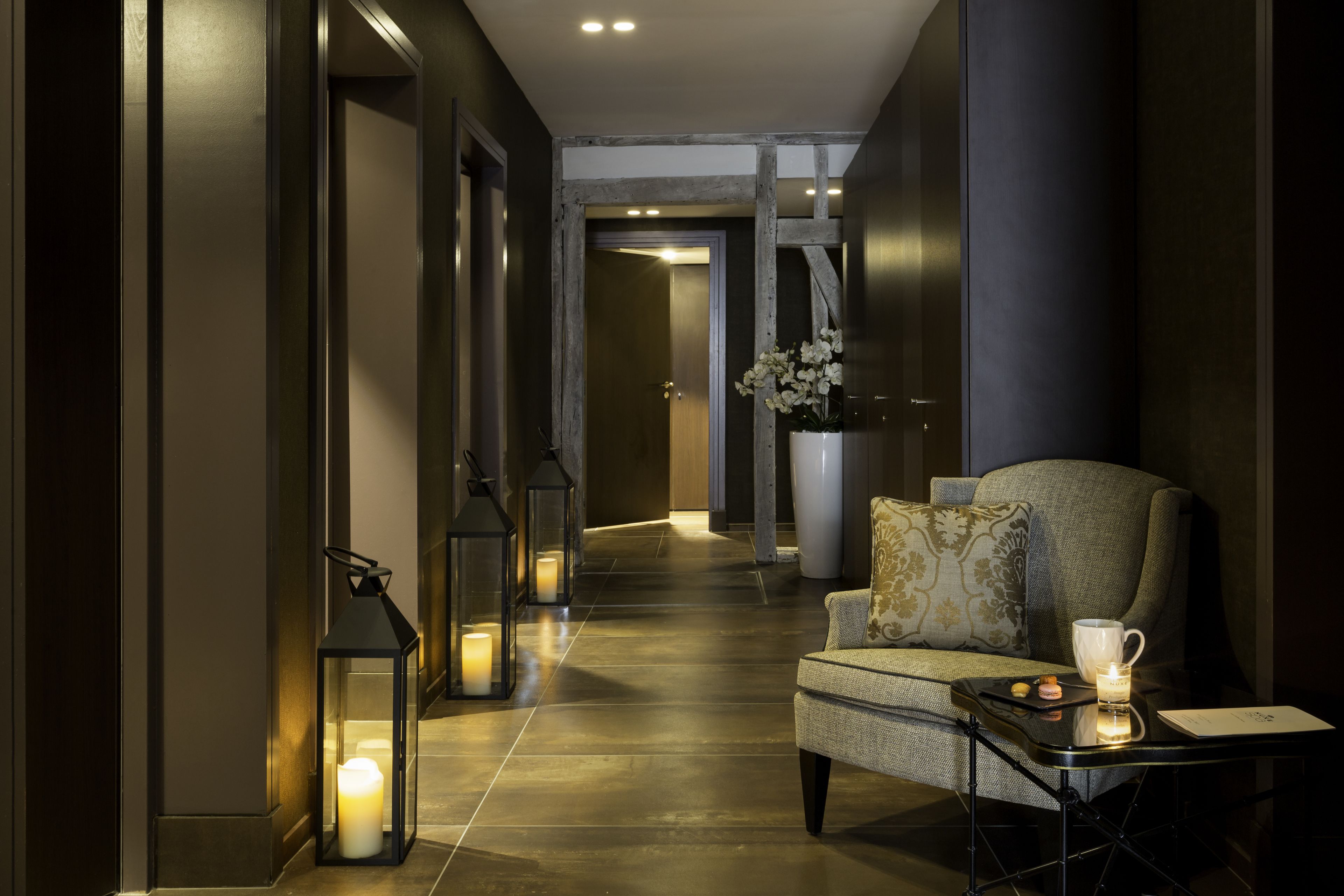 couples treatment room(s), body treatments, deep-tissue massages