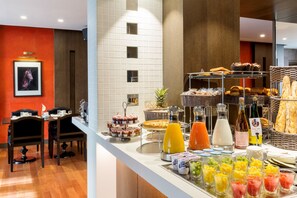 Daily buffet breakfast (EUR 18.50 per person)