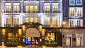 A historic building with a grand entrance, multiple balconies, and a prominent sign reading "La Poste". - Best Western Premier Hotel de la Poste & Spa (Troyes)