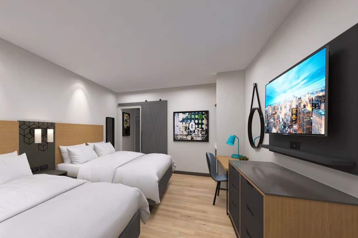 In-room safe, desk, iron/ironing board, rollaway beds (surcharge)