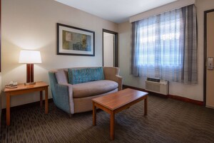 Caja de seguridad en la habitación y escritorio 