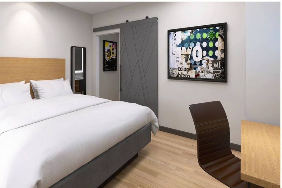 Deluxe Suite, 1 King Bed, Non Smoking | In-room safe, desk, iron/ironing board, rollaway beds (surcharge)