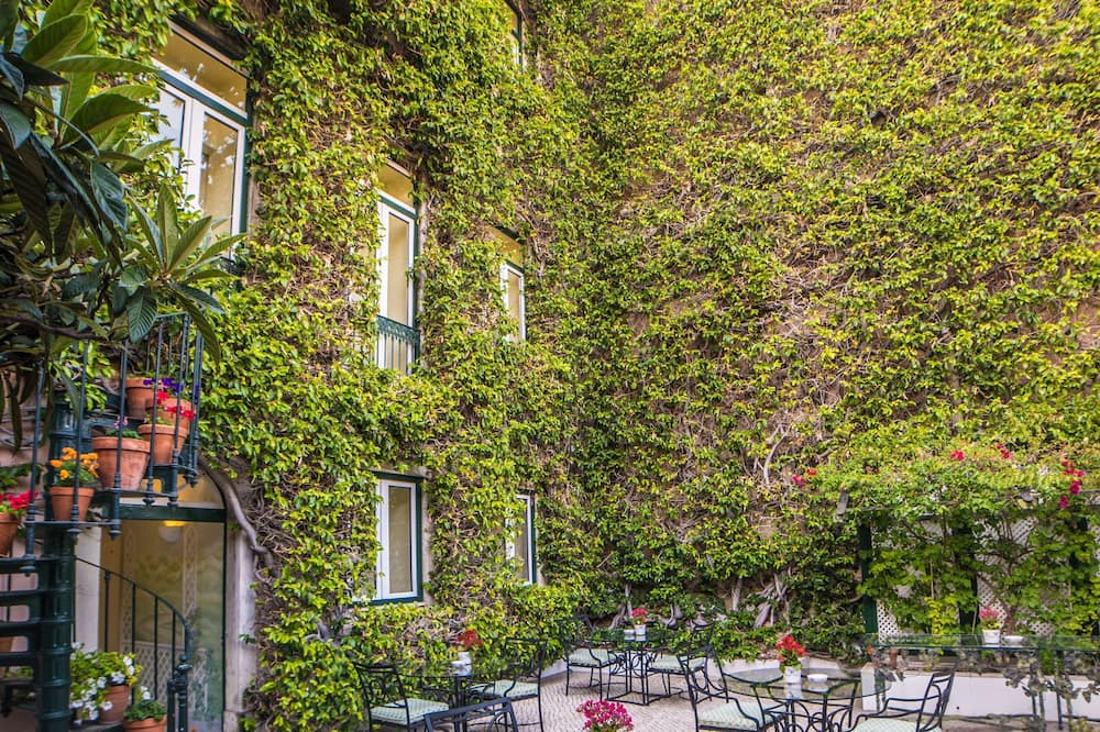 As Janelas Verdes Inn, a Lisbon Heritage Collection