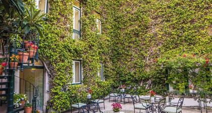 As Janelas Verdes Inn, a Lisbon Heritage Collection