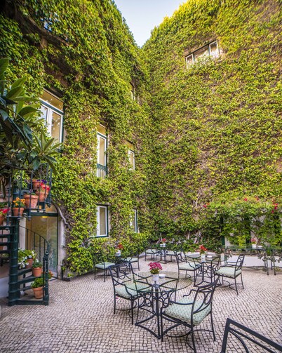 As Janelas Verdes Inn, a Lisbon Heritage Collection