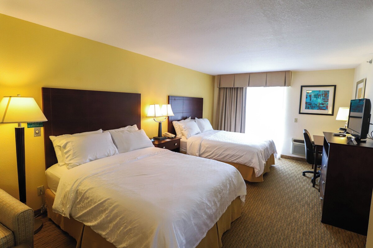 Standard Room, 2 Queen Beds, Balcony | Premium bedding, desk, soundproofing, iron/ironing board