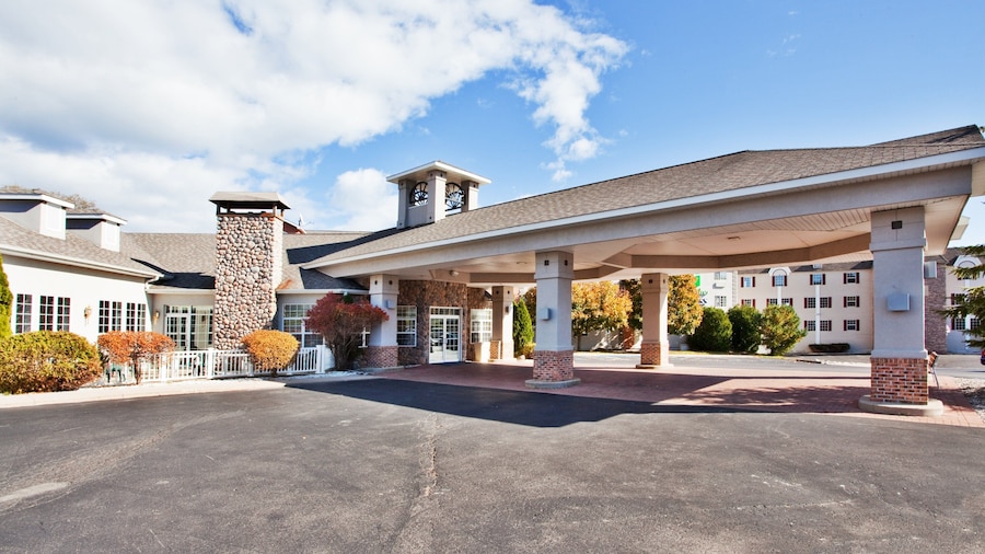 Holiday Inn Express St. Ignace-Lake Front by IHG