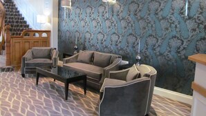 Lobby sitting area - Shrubbery Hotel, Ilminster (Ilminster)