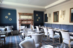 Breakfast, lunch, dinner served; local cuisine, alfresco dining - Shrubbery Hotel, Ilminster (Ilminster)