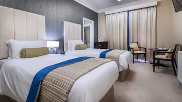 Habitación superior, 2 camas individuales, no fumadores | Escritorio, tabla de planchar con plancha, wifi gratis y ropa de cama