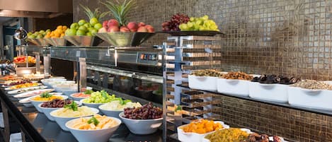 Petit déjeuner buffet (50 ILS par personne)