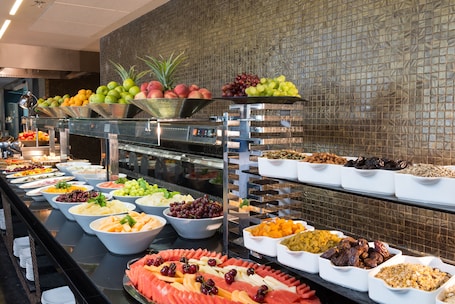 Daily buffet breakfast (ILS 50 per person)