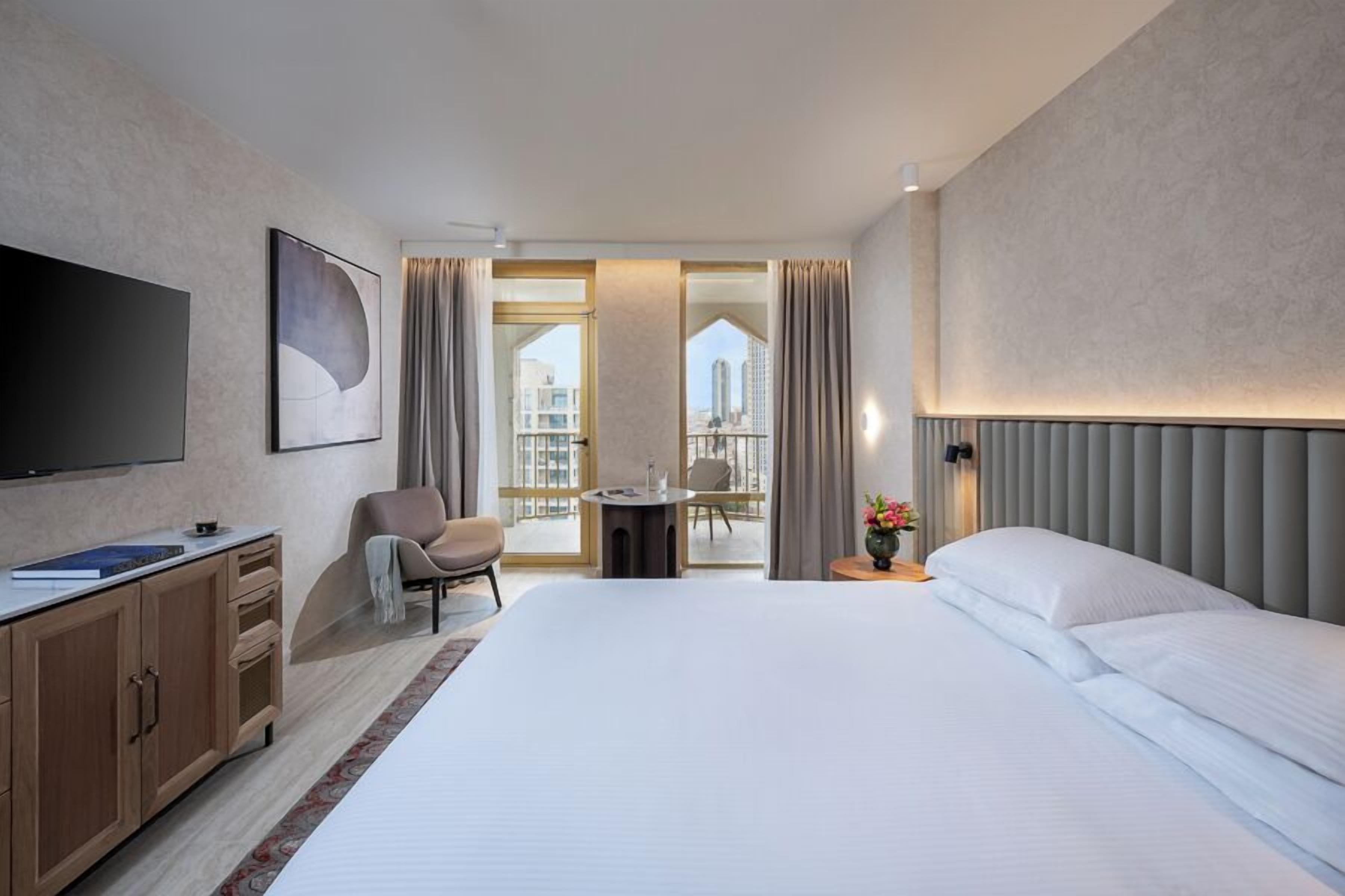 Executive Balcony, New City Renovated | Hypo-allergenic bedding, in-room safe, desk, blackout drapes