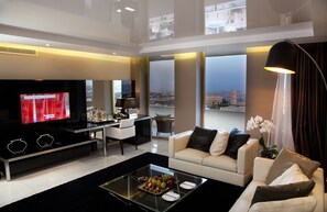 King Solomon Executive Suite | Hypo-allergenic bedding, in-room safe, desk, blackout drapes - Leonardo Plaza Hotel Jerusalem (Jerusalem)