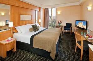 Hypo-allergenic bedding, in-room safe, desk, blackout curtains - Leonardo Plaza Hotel Jerusalem (Jerusalem)