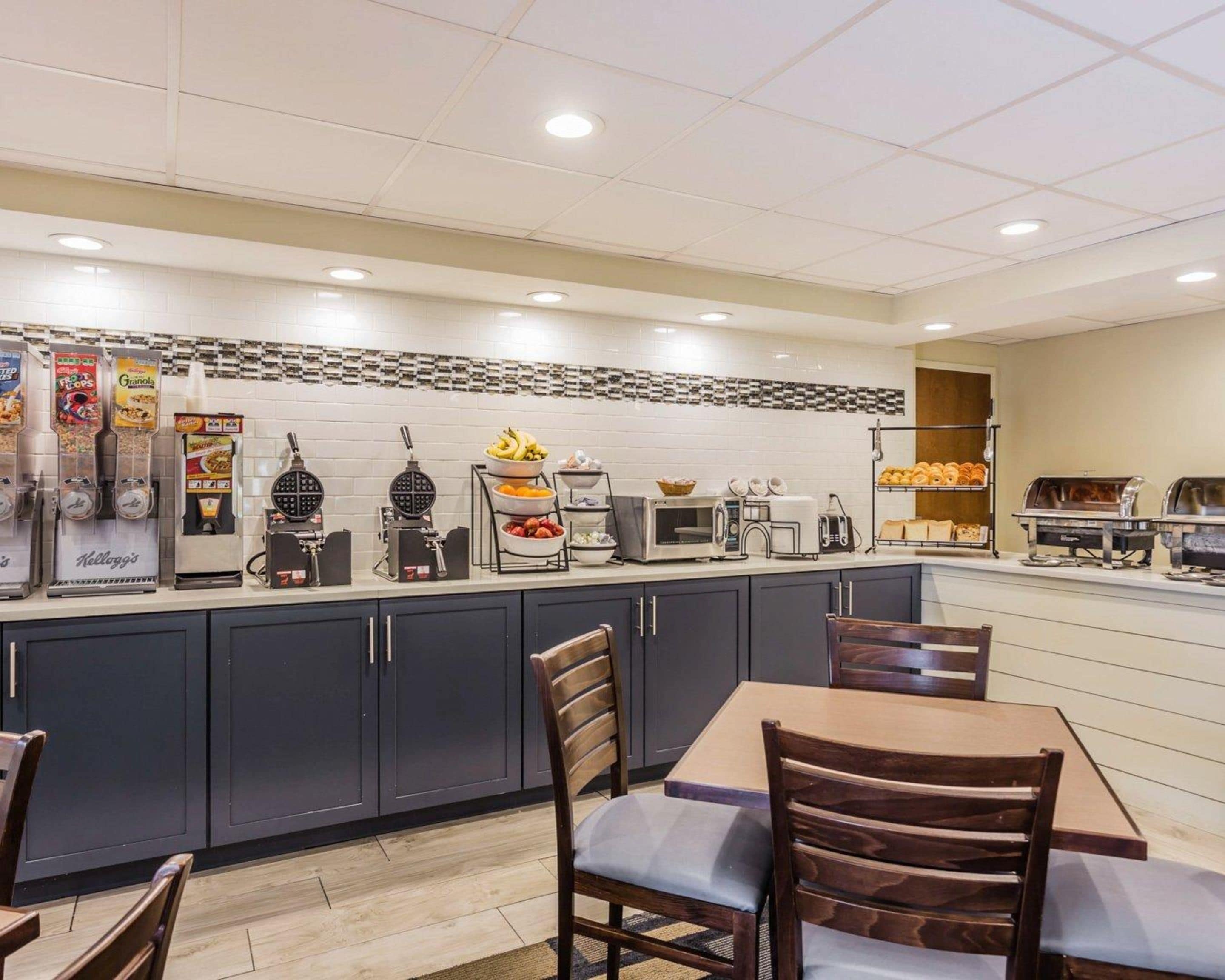 Free daily continental breakfast 