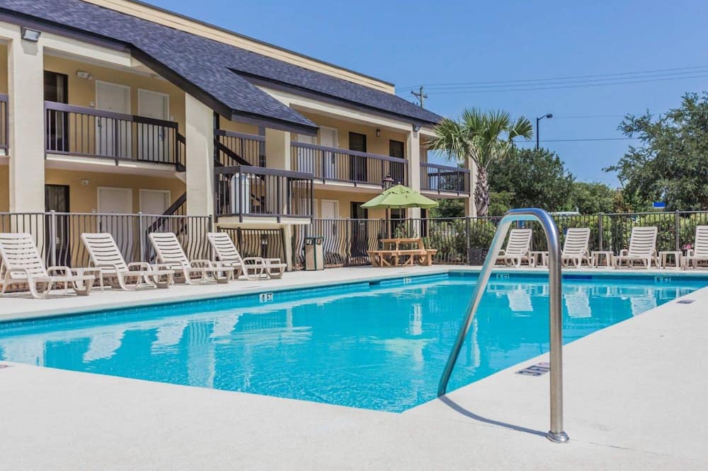 Quality Inn Mt. Pleasant - Charleston