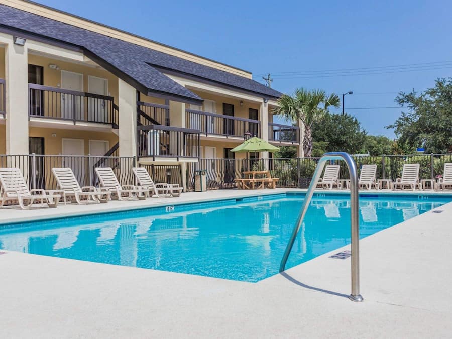 Seasonal outdoor pool, open 10:00 AM to 8:00 PM, pool loungers