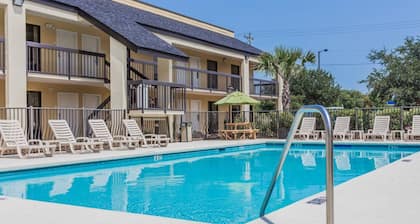 Quality Inn Mt. Pleasant - Charleston