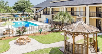 Quality Inn Mt. Pleasant - Charleston