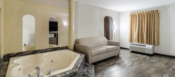 Red Roof Inn & Suites Jackson, TN