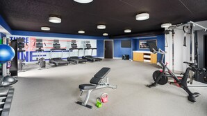 A gym with treadmills, a bench, kettlebells, and weight machines. - Hampton Inn by Hilton Chicago-Midway Airport (Chicago)
