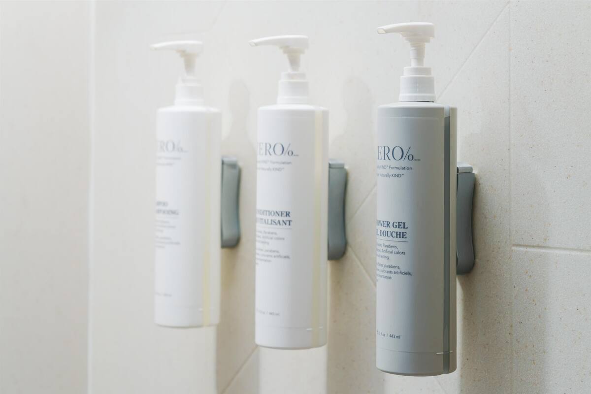 combined shower/bathtub, free toiletries, hair dryer, towels