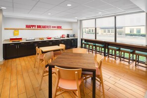 Sudah termasuk sarapan prasmanan setiap hari