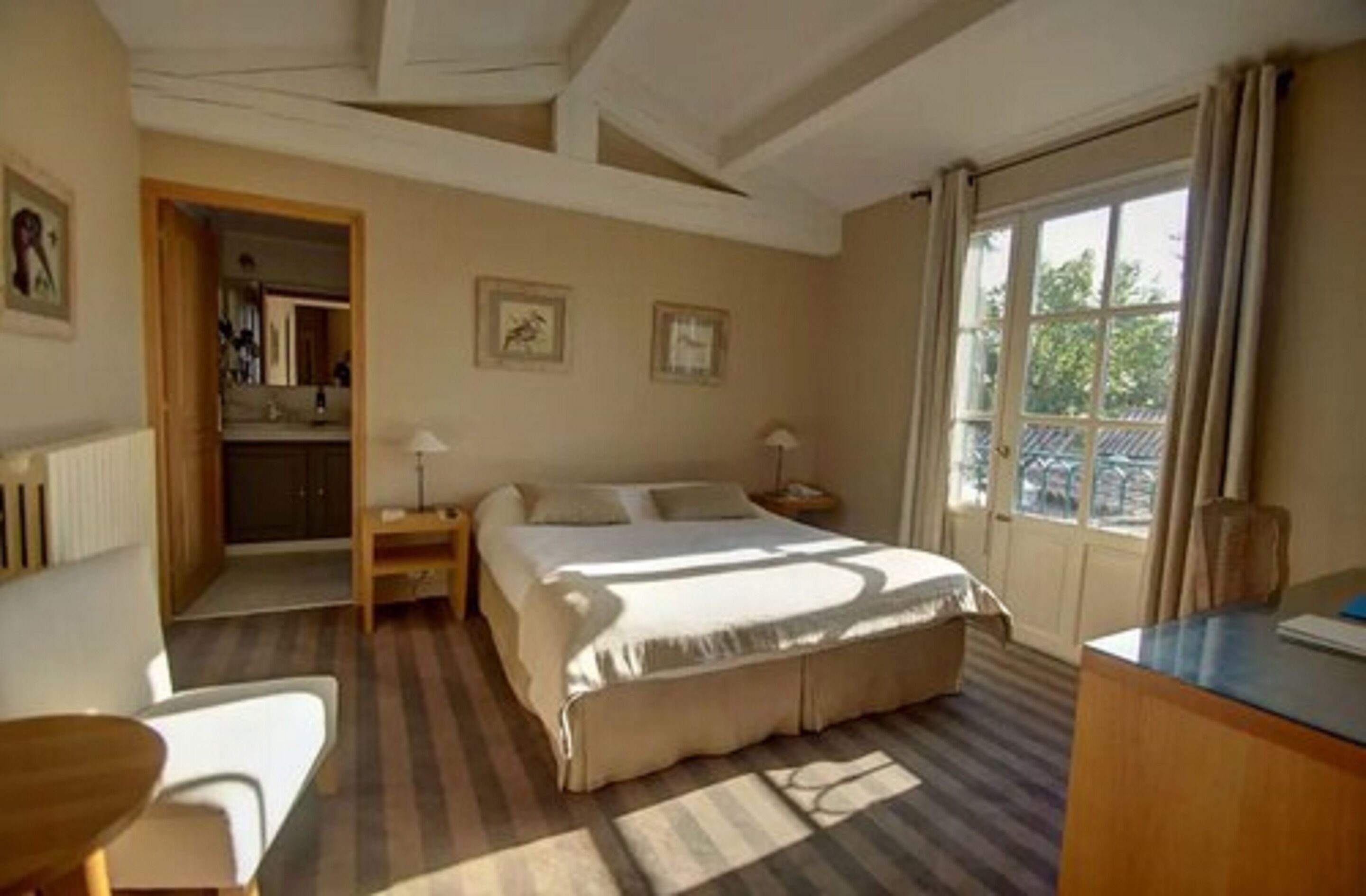 room | 1 bedroom, in-room safe, desk, iron/ironing board