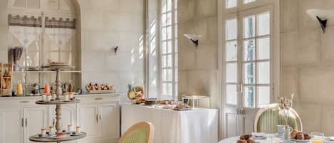 Daily buffet breakfast (EUR 21 per person)
