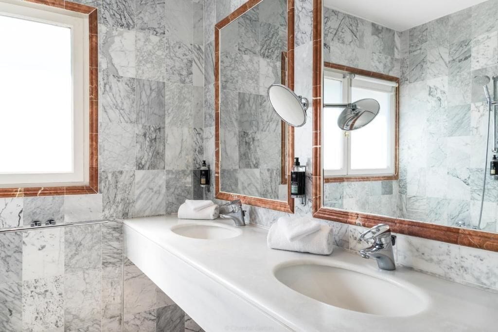 room | bathroom | free toiletries, hair dryer, towels