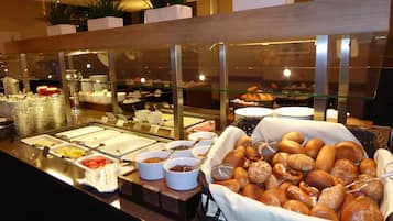 Desayuno buffet todos los días (con cargo)