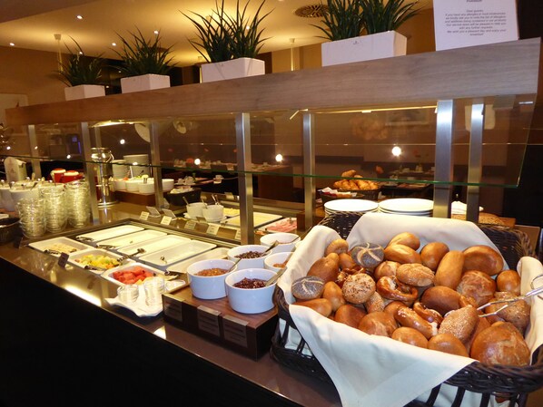 Buffet déjeuner servi tous les jours en supplément