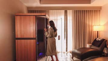 Couples treatment rooms, sauna, hot tub, body treatments, aromatherapy