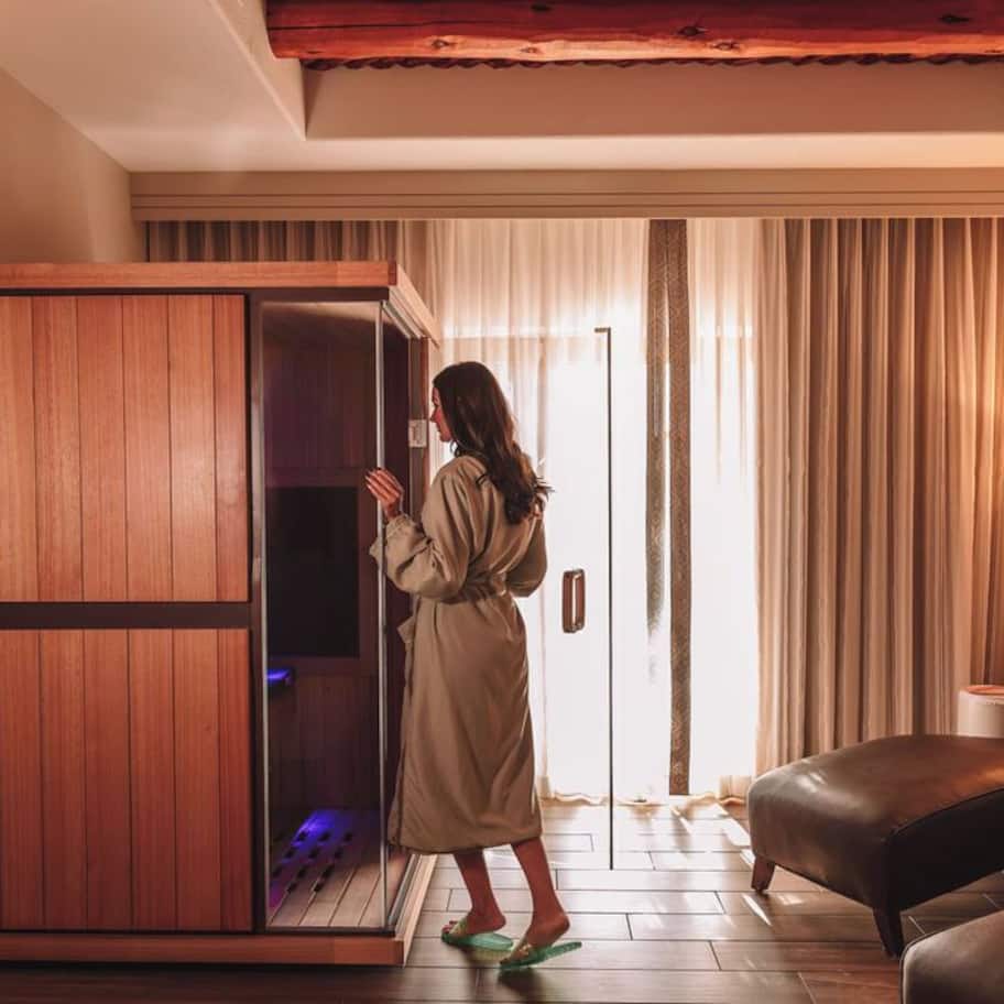 Couples treatment rooms, sauna, hot tub, body treatments, aromatherapy